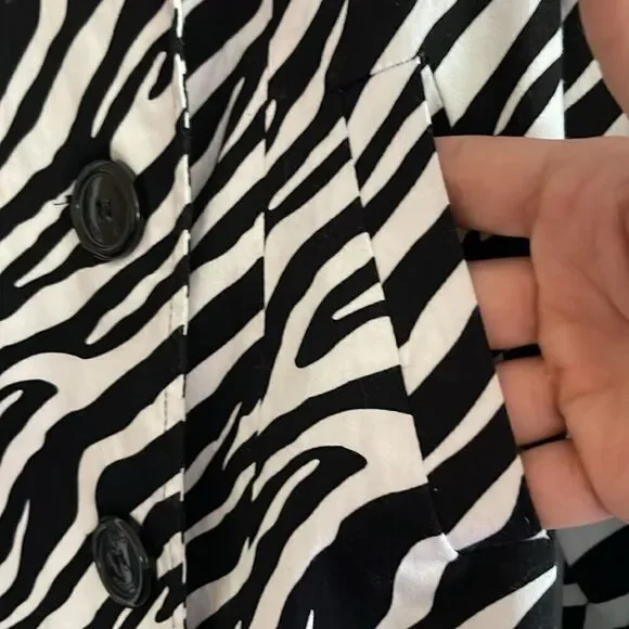 Vertigo Paris zebra print black and white short trench coat - Picture 3 of 6